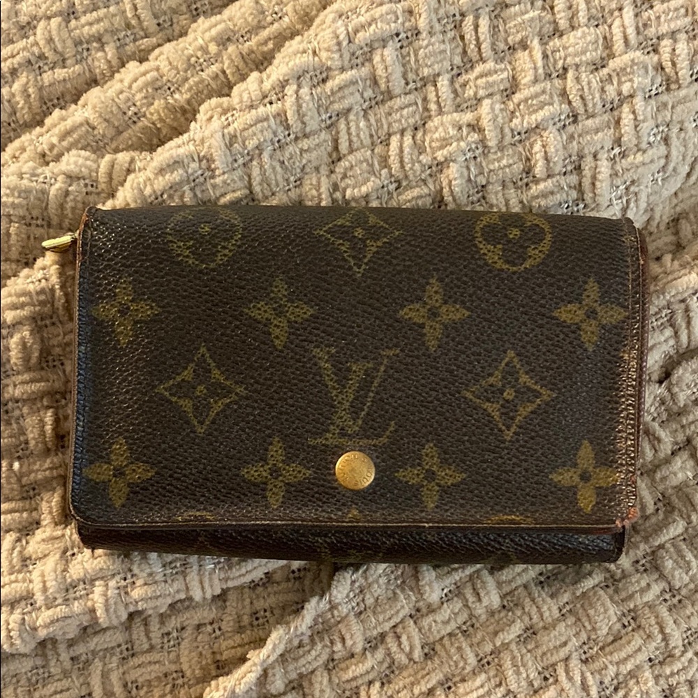 LOUIS VUITTON VINTAGE WALLET